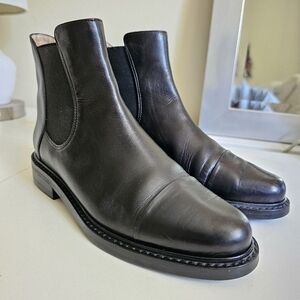 Stuart Weitzman Gobi Bootie. Size 5